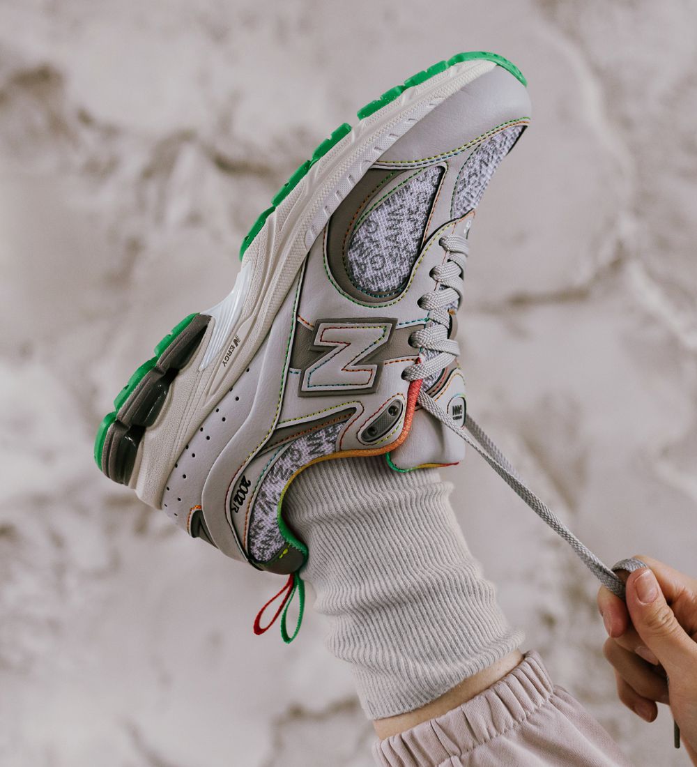 GANNI x NEW BALANCE 2002R