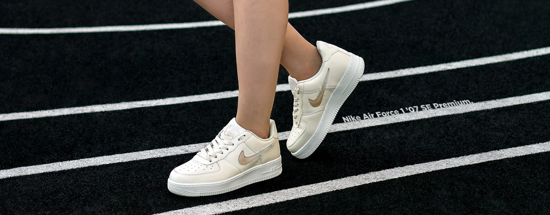 NIKE AIR FORCE 1 07 SE